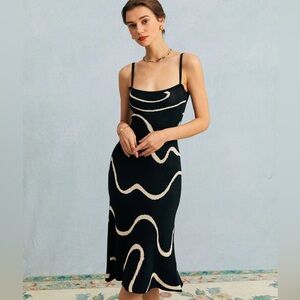 RIHOAS Black and Cream Wave Pattern Midi Dress